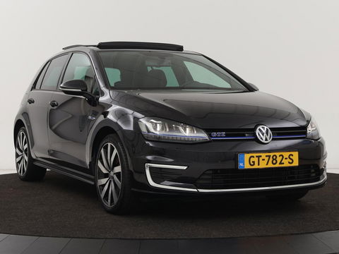 Volkswagen Golf 1.4 TSI GTE | Panoramadak | Navigatie | Full LED | Parkeerhulp | Sportstoelen | Climate control | Cruise control | Bluetooth | 18'' lichtmetalen velgen