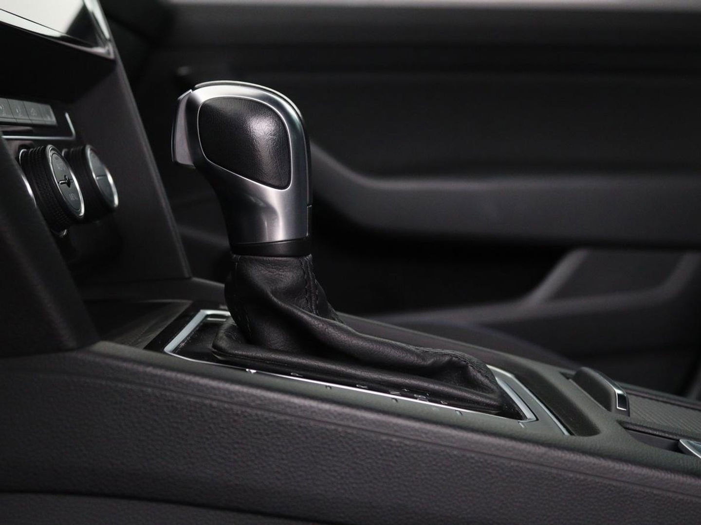Volkswagen Passat 1.4 TSI PHEV GTE | Panoramadak | Stoelverwarming | Trekhaak | Side Assist | Camera | Carplay | Adaptive cruise | Park Assist | Matrix LED | Massage