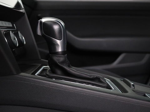 Volkswagen Passat 1.4 TSI PHEV GTE | Panoramadak | Stoelverwarming | Trekhaak | Side Assist | Camera | Carplay | Adaptive cruise | Park Assist | Matrix LED | Massage