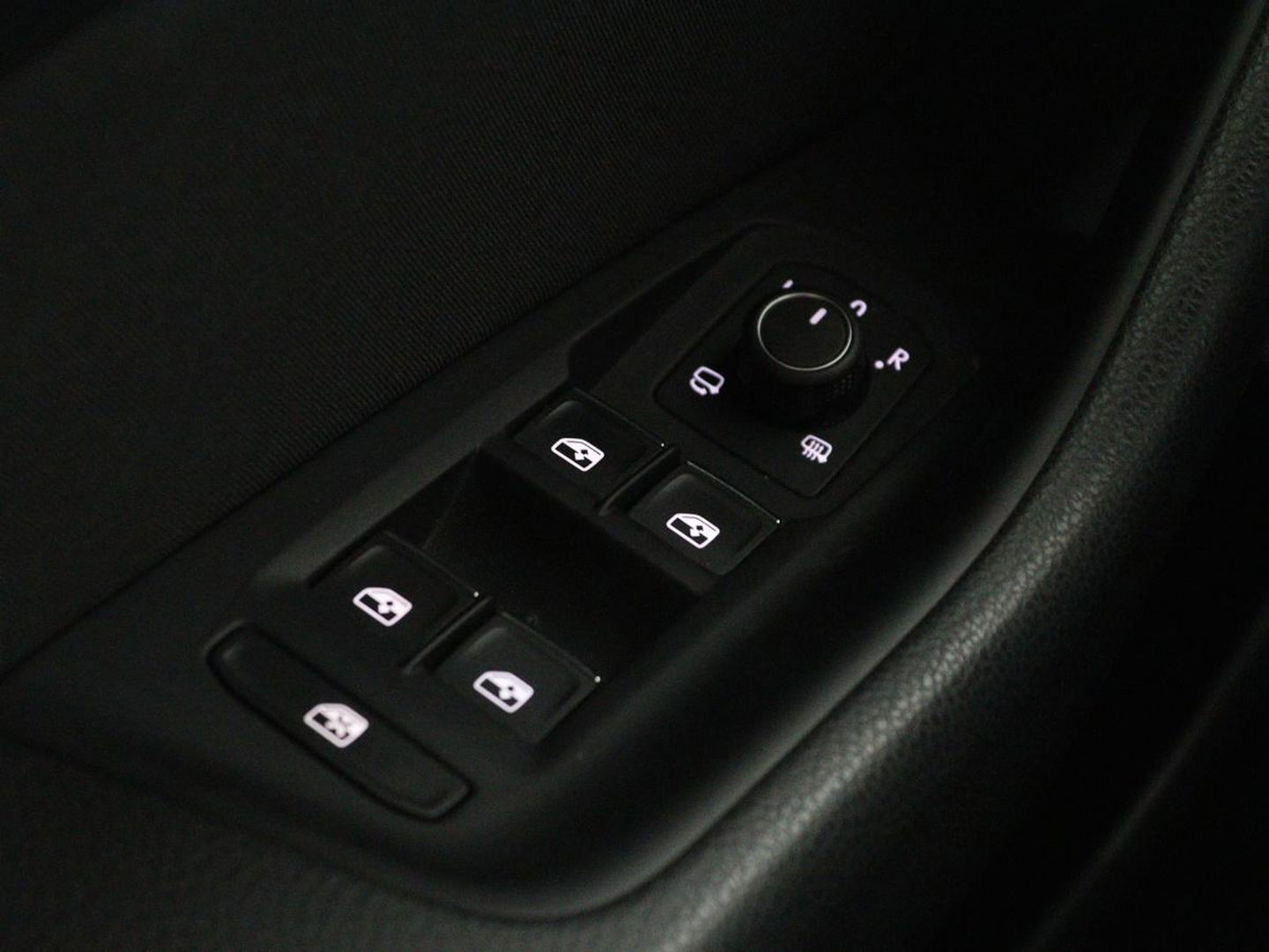 Volkswagen Passat 1.4 TSI PHEV GTE | Panoramadak | Stoelverwarming | Trekhaak | Side Assist | Camera | Carplay | Adaptive cruise | Park Assist | Matrix LED | Massage