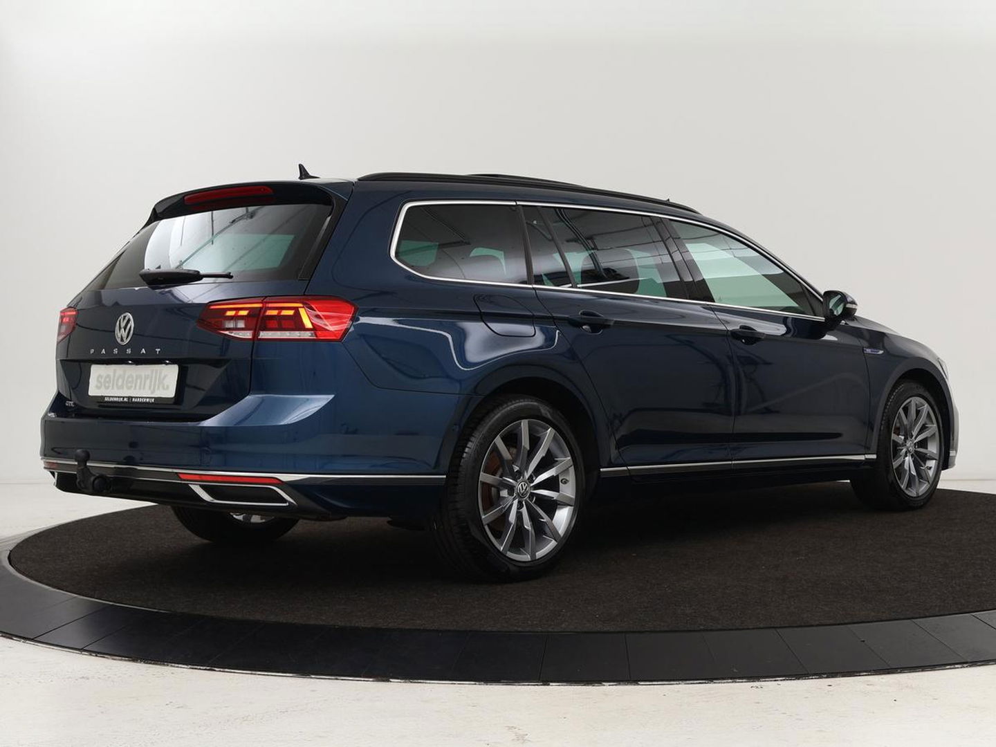 Volkswagen Passat 1.4 TSI PHEV GTE | Panoramadak | Stoelverwarming | Trekhaak | Side Assist | Camera | Carplay | Adaptive cruise | Park Assist | Matrix LED | Massage