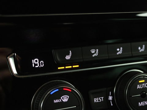 Volkswagen Passat 1.4 TSI PHEV GTE | Panoramadak | Stoelverwarming | Trekhaak | Side Assist | Camera | Carplay | Adaptive cruise | Park Assist | Matrix LED | Massage