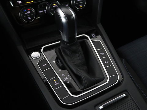 Volkswagen Passat 1.4 TSI PHEV GTE | Panoramadak | Stoelverwarming | Trekhaak | Side Assist | Camera | Carplay | Adaptive cruise | Park Assist | Matrix LED | Massage