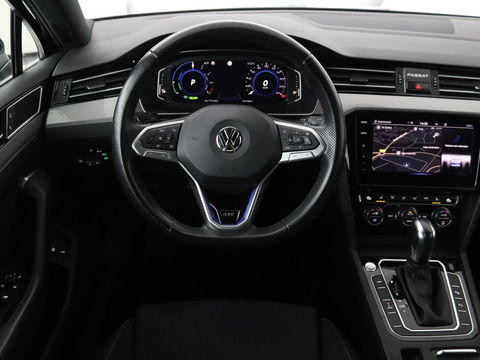 Volkswagen Passat 1.4 TSI PHEV GTE | Panoramadak | Stoelverwarming | Trekhaak | Side Assist | Camera | Carplay | Adaptive cruise | Park Assist | Matrix LED | Massage
