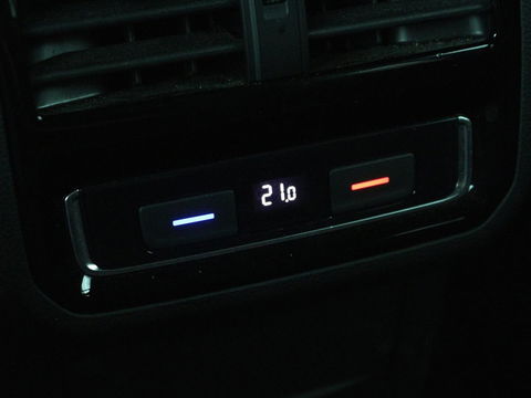 Volkswagen Passat 1.4 TSI PHEV GTE | Panoramadak | Stoelverwarming | Trekhaak | Side Assist | Camera | Carplay | Adaptive cruise | Park Assist | Matrix LED | Massage