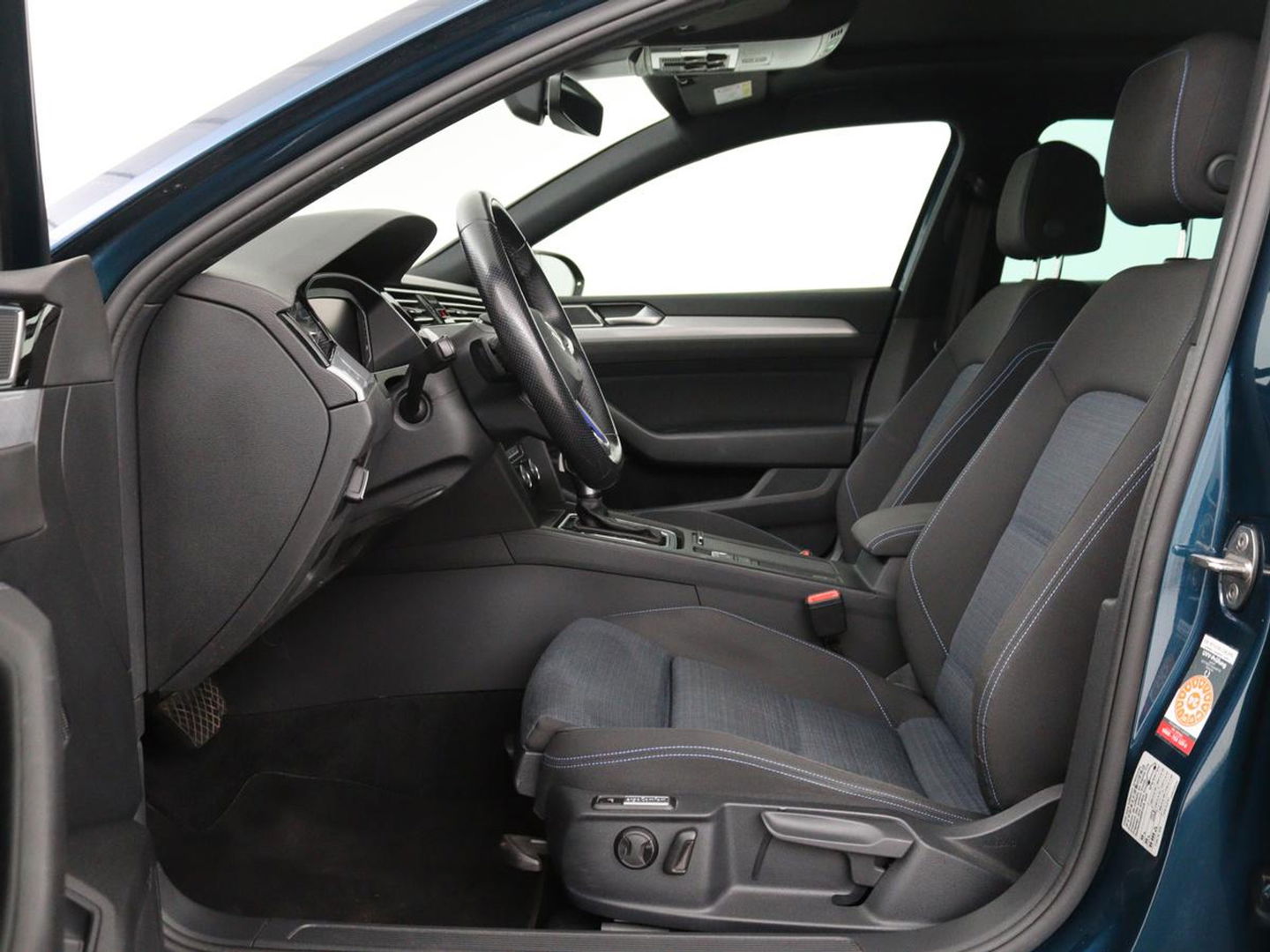 Volkswagen Passat 1.4 TSI PHEV GTE | Panoramadak | Stoelverwarming | Trekhaak | Side Assist | Camera | Carplay | Adaptive cruise | Park Assist | Matrix LED | Massage