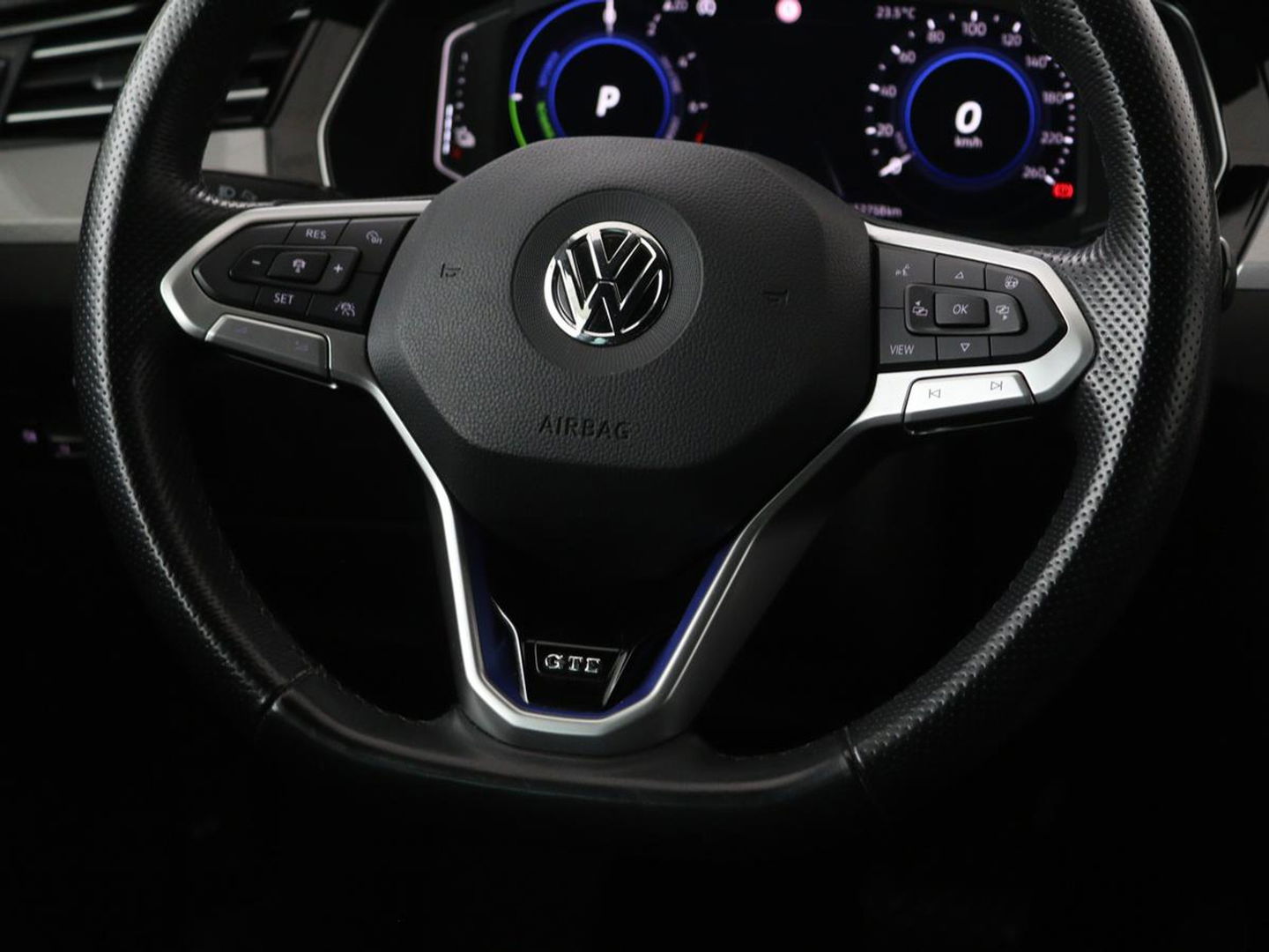 Volkswagen Passat 1.4 TSI PHEV GTE | Panoramadak | Stoelverwarming | Trekhaak | Side Assist | Camera | Carplay | Adaptive cruise | Park Assist | Matrix LED | Massage