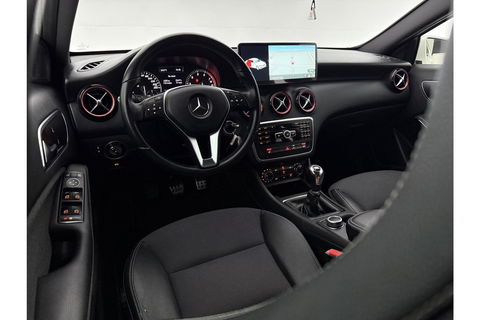 Mercedes-Benz A-Klasse 180 Ambition | APK tot 03-2026 | LED Airco 19"LMV Navigatie Bluetooth Elektrpakket