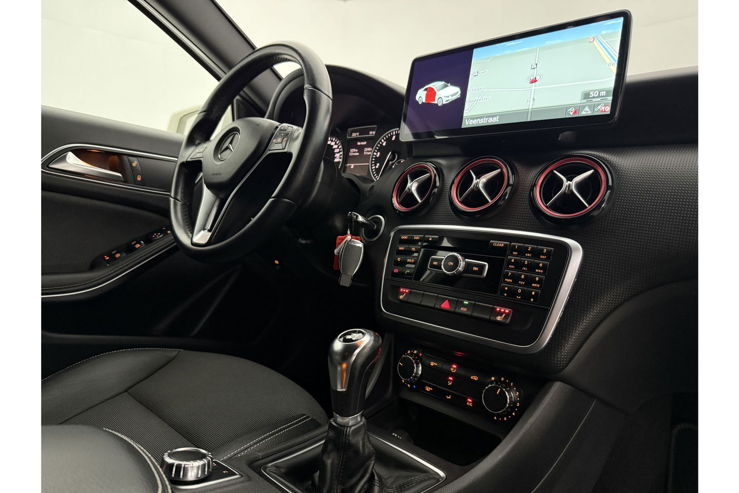 Mercedes-Benz A-Klasse 180 Ambition | APK tot 03-2026 | LED Airco 19"LMV Navigatie Bluetooth Elektrpakket