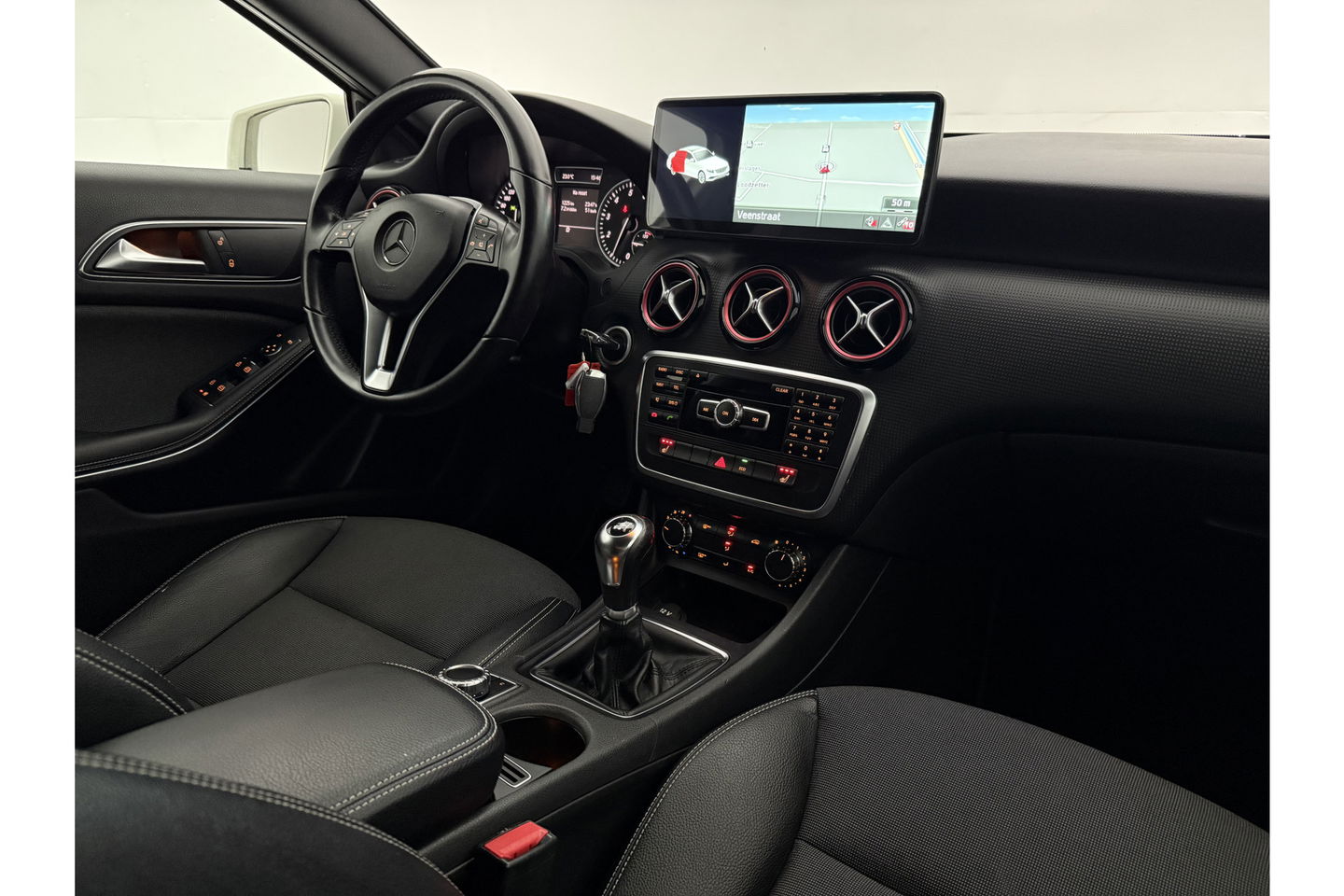 Mercedes-Benz A-Klasse 180 Ambition | APK tot 03-2026 | LED Airco 19"LMV Navigatie Bluetooth Elektrpakket
