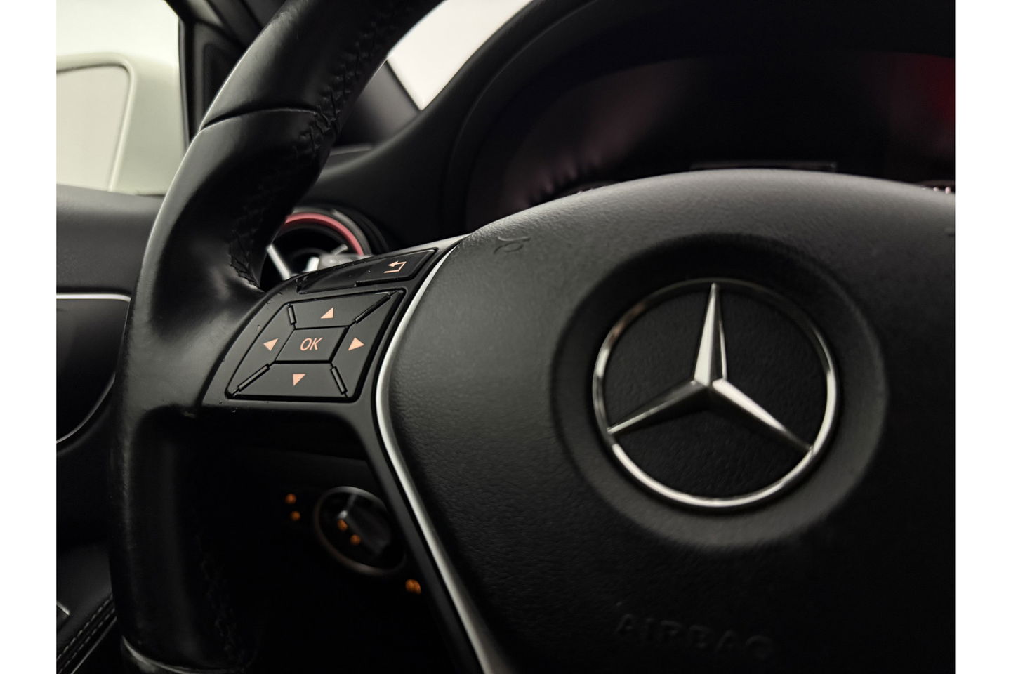 Mercedes-Benz A-Klasse 180 Ambition | APK tot 03-2026 | LED Airco 19"LMV Navigatie Bluetooth Elektrpakket