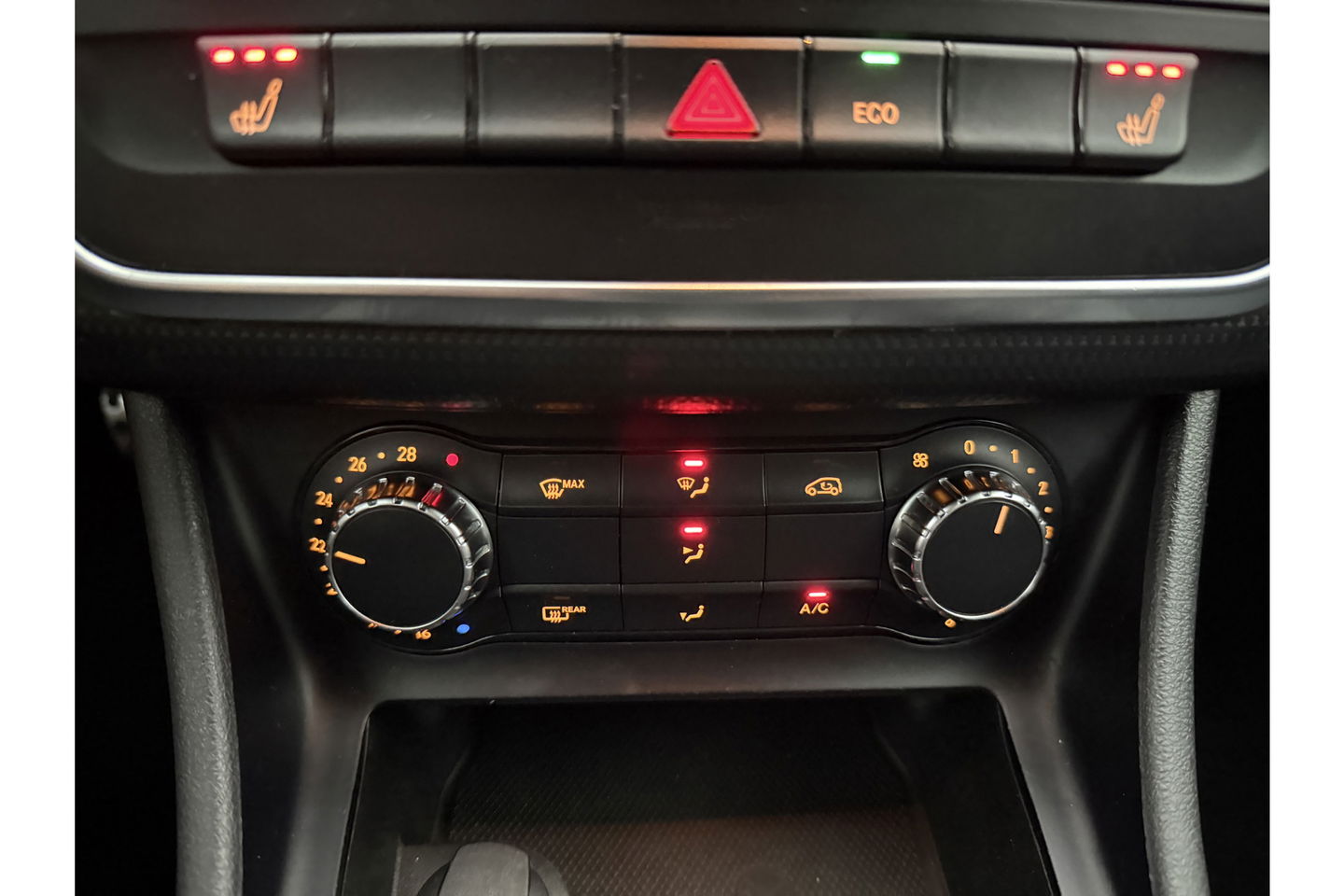 Mercedes-Benz A-Klasse 180 Ambition | APK tot 03-2026 | LED Airco 19"LMV Navigatie Bluetooth Elektrpakket