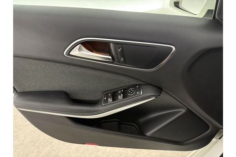 Mercedes-Benz A-Klasse 180 Ambition | APK tot 03-2026 | LED Airco 19"LMV Navigatie Bluetooth Elektrpakket