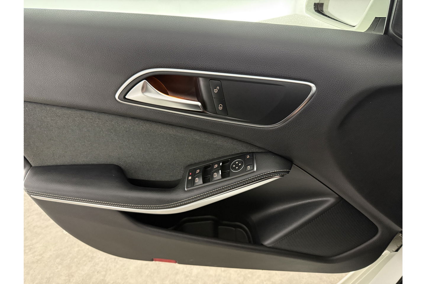 Mercedes-Benz A-Klasse 180 Ambition | APK tot 03-2026 | LED Airco 19"LMV Navigatie Bluetooth Elektrpakket