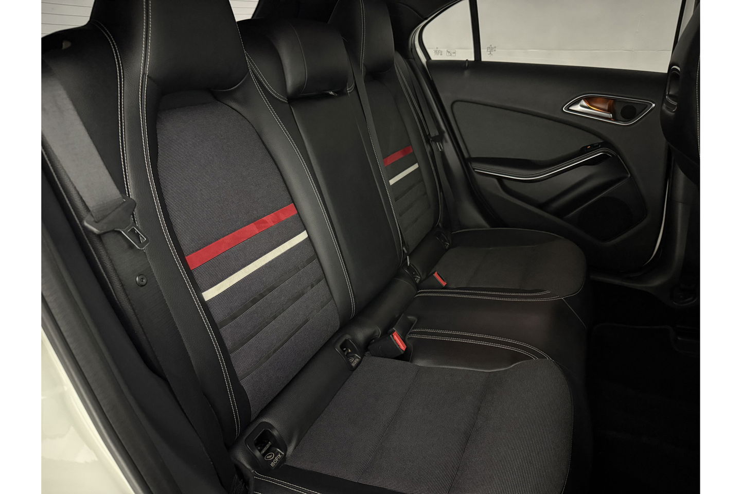 Mercedes-Benz A-Klasse 180 Ambition | APK tot 03-2026 | LED Airco 19"LMV Navigatie Bluetooth Elektrpakket
