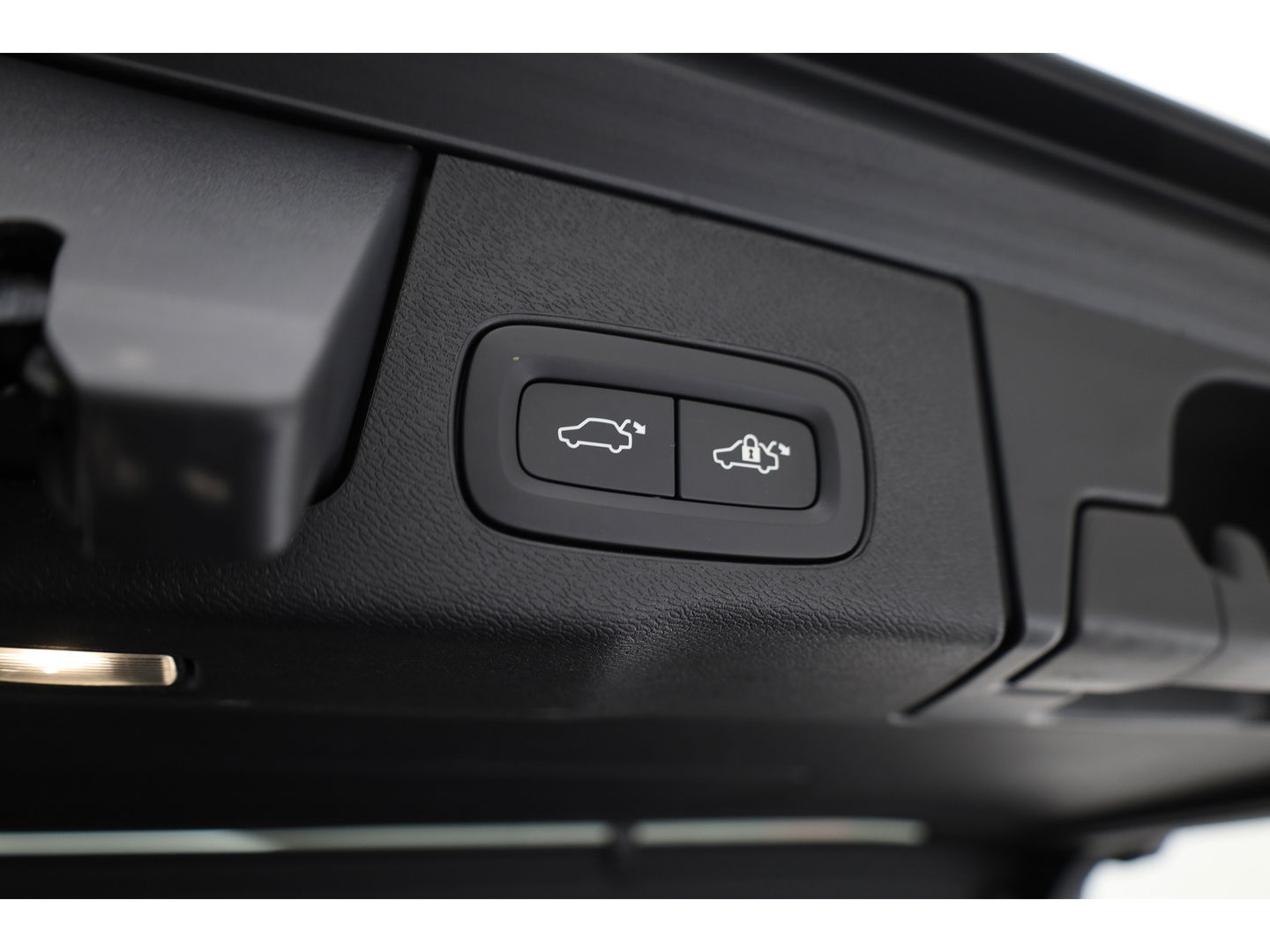 Volvo XC60 T8 Recharge Plus Dark | Pano | 21'' | Memory seats | 360cam | Harman Kardon | Pilot Assist