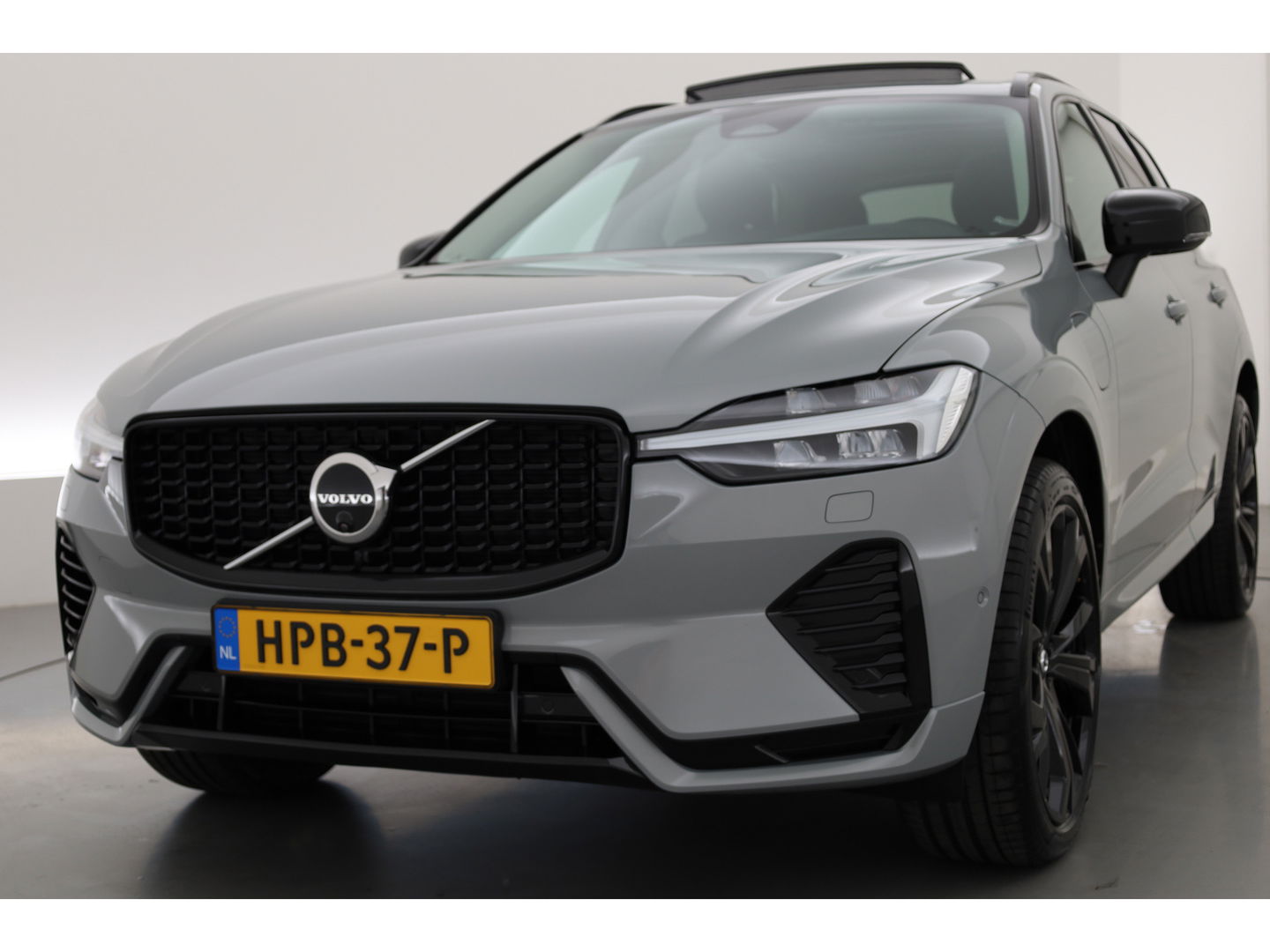 Volvo XC60 T8 Recharge Plus Dark | Pano | 21'' | Memory seats | 360cam | Harman Kardon | Pilot Assist
