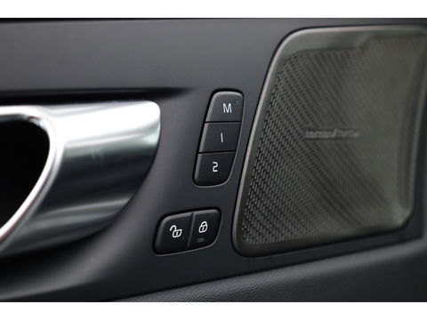 Volvo XC60 T8 Recharge Plus Dark | Pano | 21'' | Memory seats | 360cam | Harman Kardon | Pilot Assist
