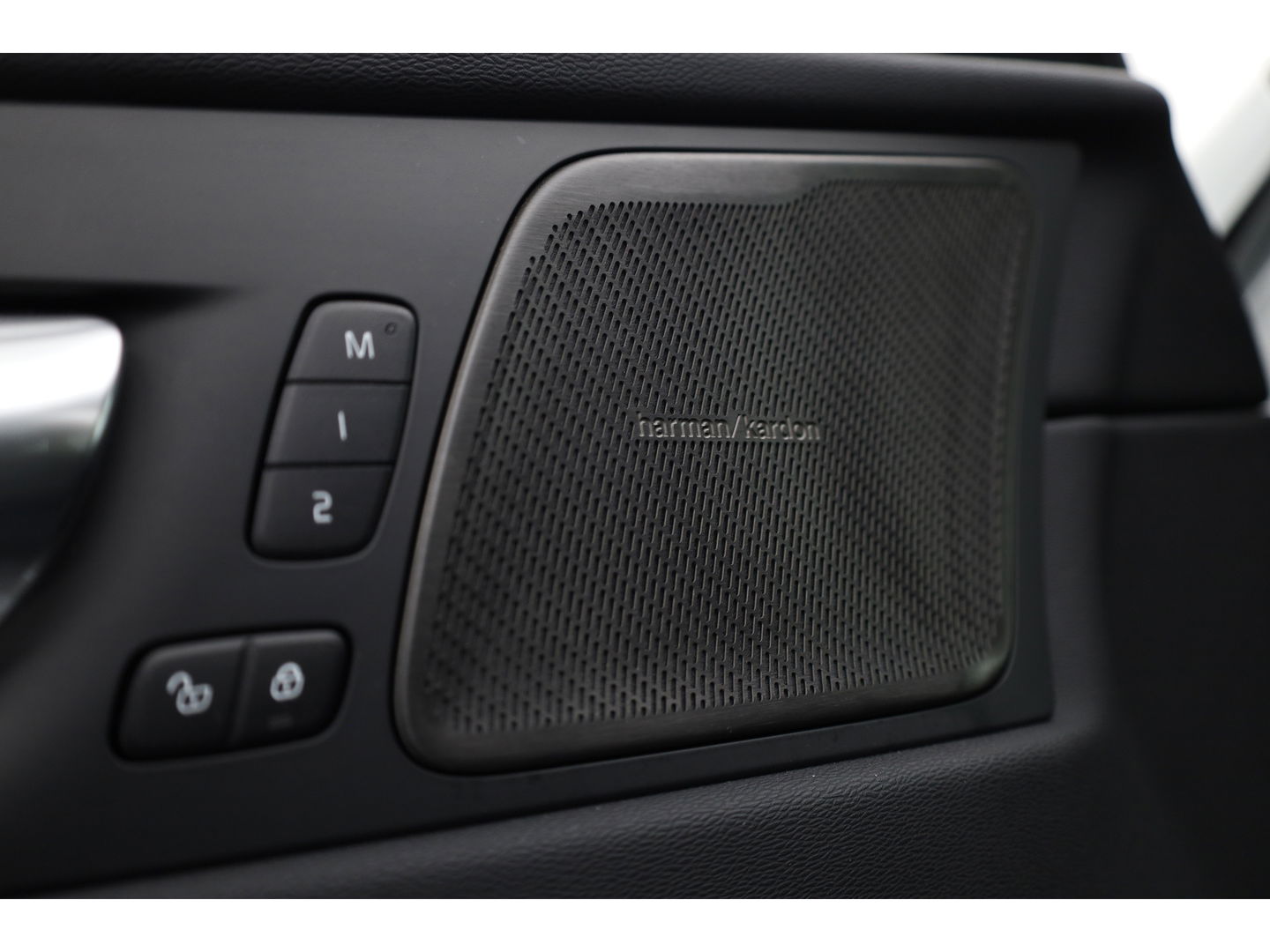 Volvo XC60 T8 Recharge Plus Dark | Pano | 21'' | Memory seats | 360cam | Harman Kardon | Pilot Assist