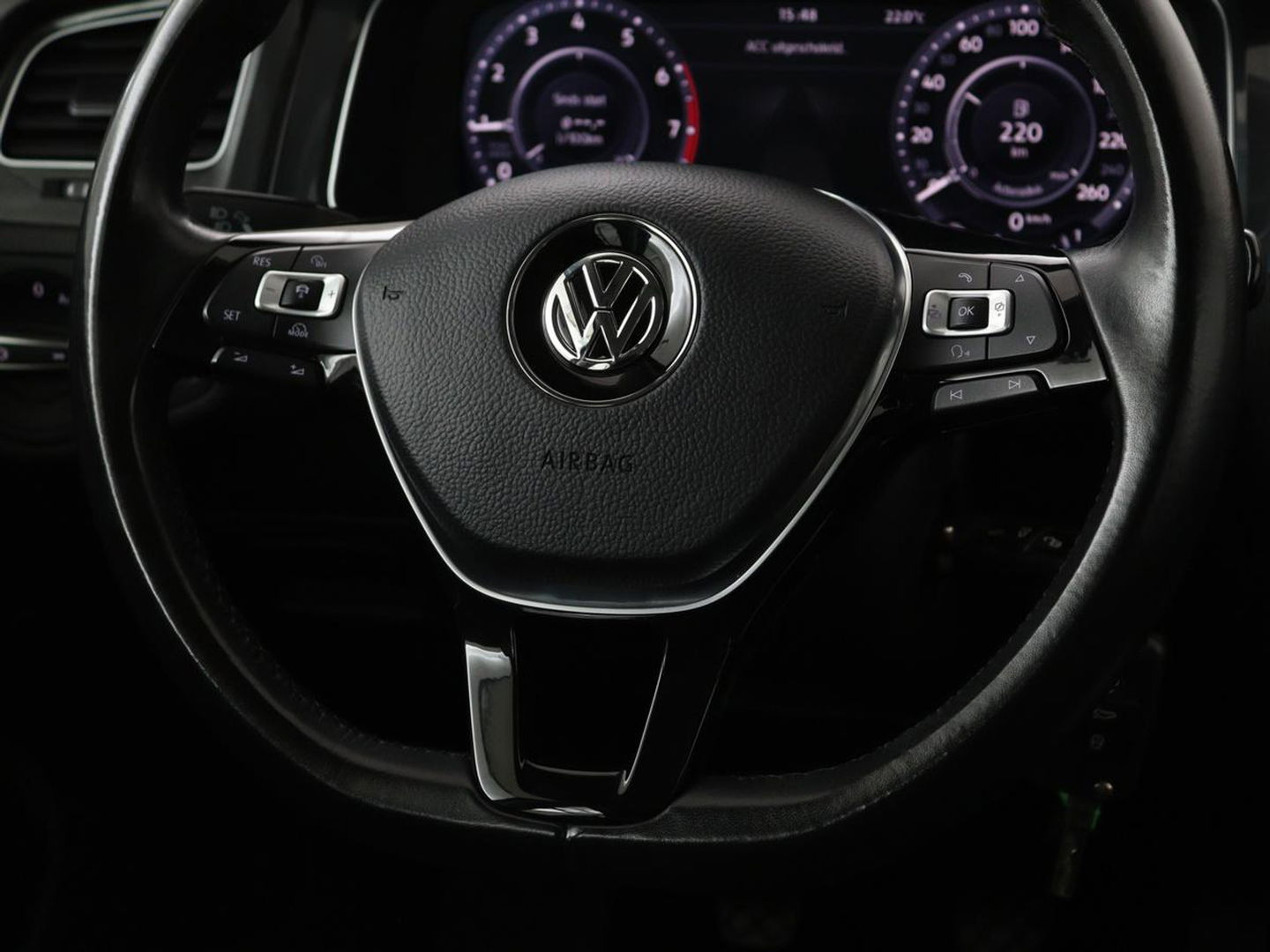 Volkswagen Golf 1.0 TSI Comfortline | Active Info Display | Carplay | Adaptive cruise | Climate control | Parkeerhulp | Bluetooth | LED