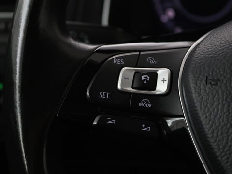 Volkswagen Golf 1.0 TSI Comfortline | Active Info Display | Carplay | Adaptive cruise | Climate control | Parkeerhulp | Bluetooth | LED