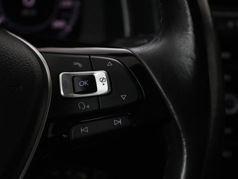 Volkswagen Golf 1.0 TSI Comfortline | Active Info Display | Carplay | Adaptive cruise | Climate control | Parkeerhulp | Bluetooth | LED