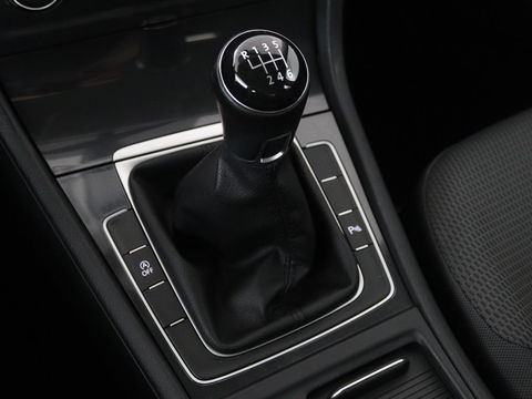 Volkswagen Golf 1.0 TSI Comfortline | Active Info Display | Carplay | Adaptive cruise | Climate control | Parkeerhulp | Bluetooth | LED