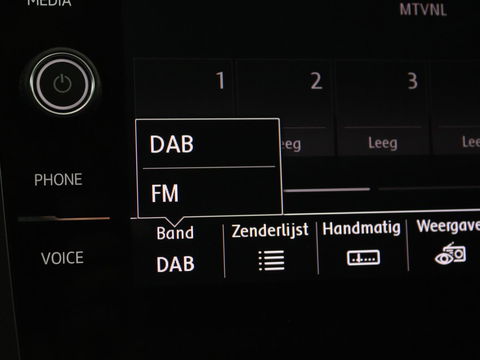Volkswagen Golf 1.0 TSI Comfortline | Active Info Display | Carplay | Adaptive cruise | Climate control | Parkeerhulp | Bluetooth | LED