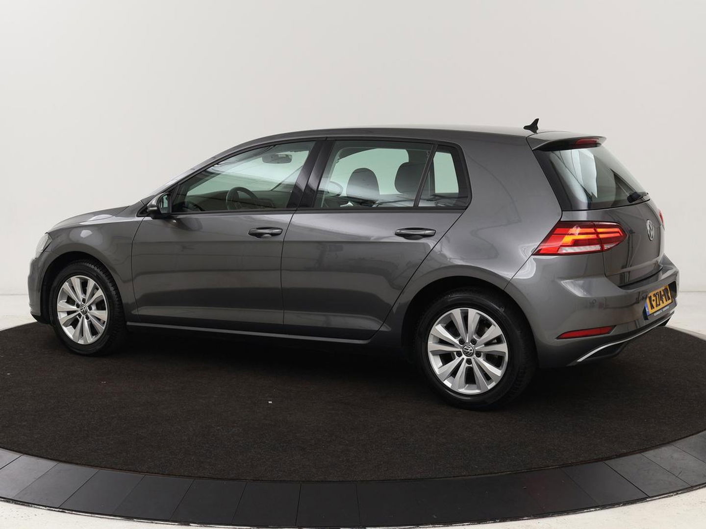 Volkswagen Golf 1.0 TSI Comfortline | Active Info Display | Carplay | Adaptive cruise | Climate control | Parkeerhulp | Bluetooth | LED