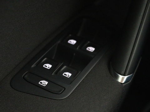 Volkswagen Golf 1.0 TSI Comfortline | Active Info Display | Carplay | Adaptive cruise | Climate control | Parkeerhulp | Bluetooth | LED