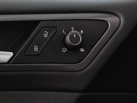 Volkswagen Golf 1.0 TSI Comfortline | Active Info Display | Carplay | Adaptive cruise | Climate control | Parkeerhulp | Bluetooth | LED