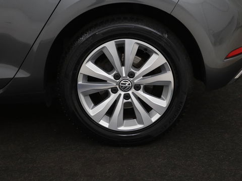 Volkswagen Golf 1.0 TSI Comfortline | Active Info Display | Carplay | Adaptive cruise | Climate control | Parkeerhulp | Bluetooth | LED