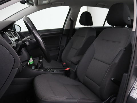 Volkswagen Golf 1.0 TSI Comfortline | Active Info Display | Carplay | Adaptive cruise | Climate control | Parkeerhulp | Bluetooth | LED