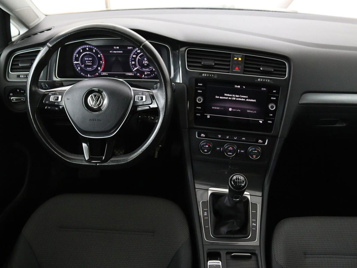 Volkswagen Golf 1.0 TSI Comfortline | Active Info Display | Carplay | Adaptive cruise | Climate control | Parkeerhulp | Bluetooth | LED