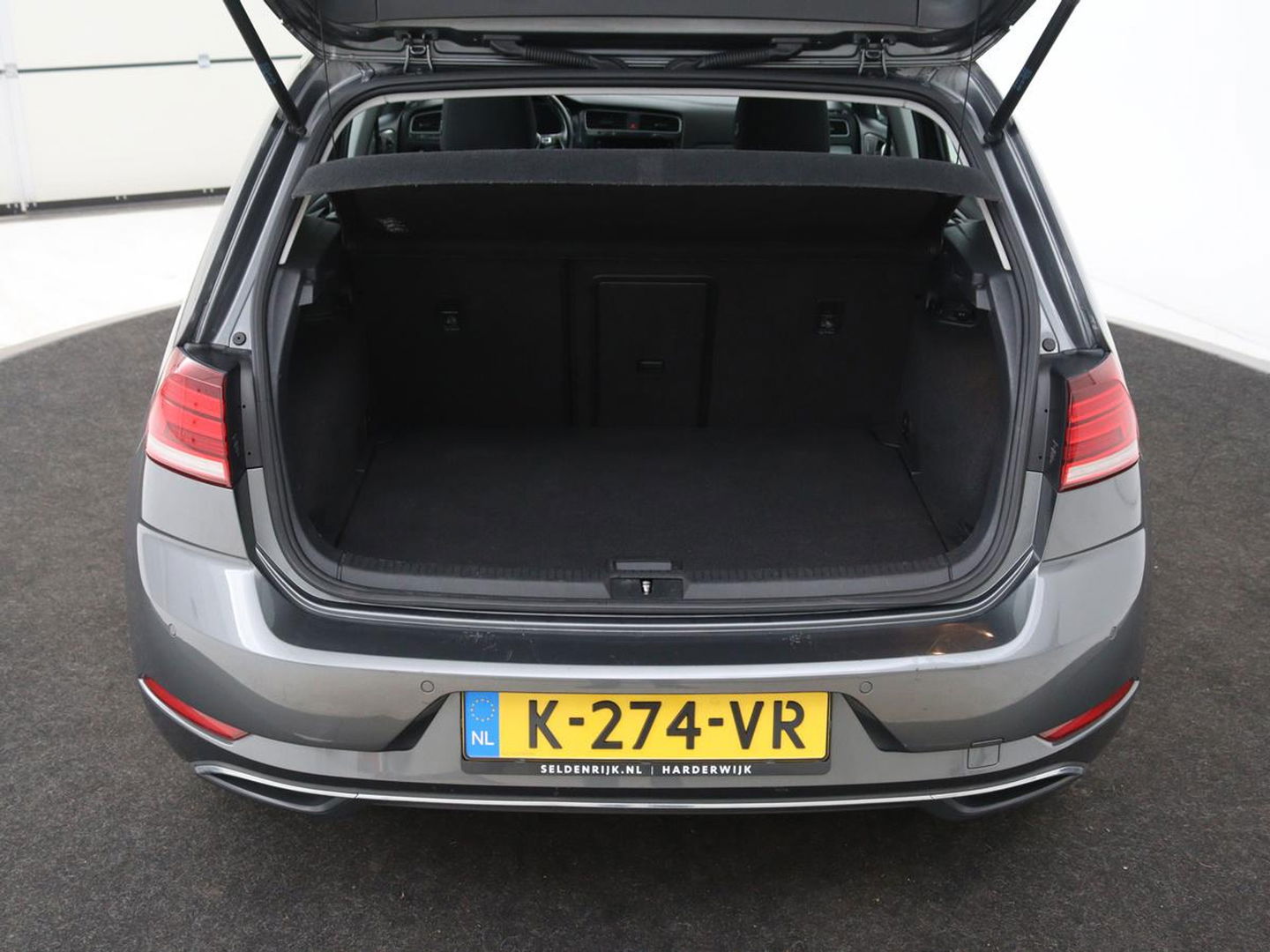 Volkswagen Golf 1.0 TSI Comfortline | Active Info Display | Carplay | Adaptive cruise | Climate control | Parkeerhulp | Bluetooth | LED