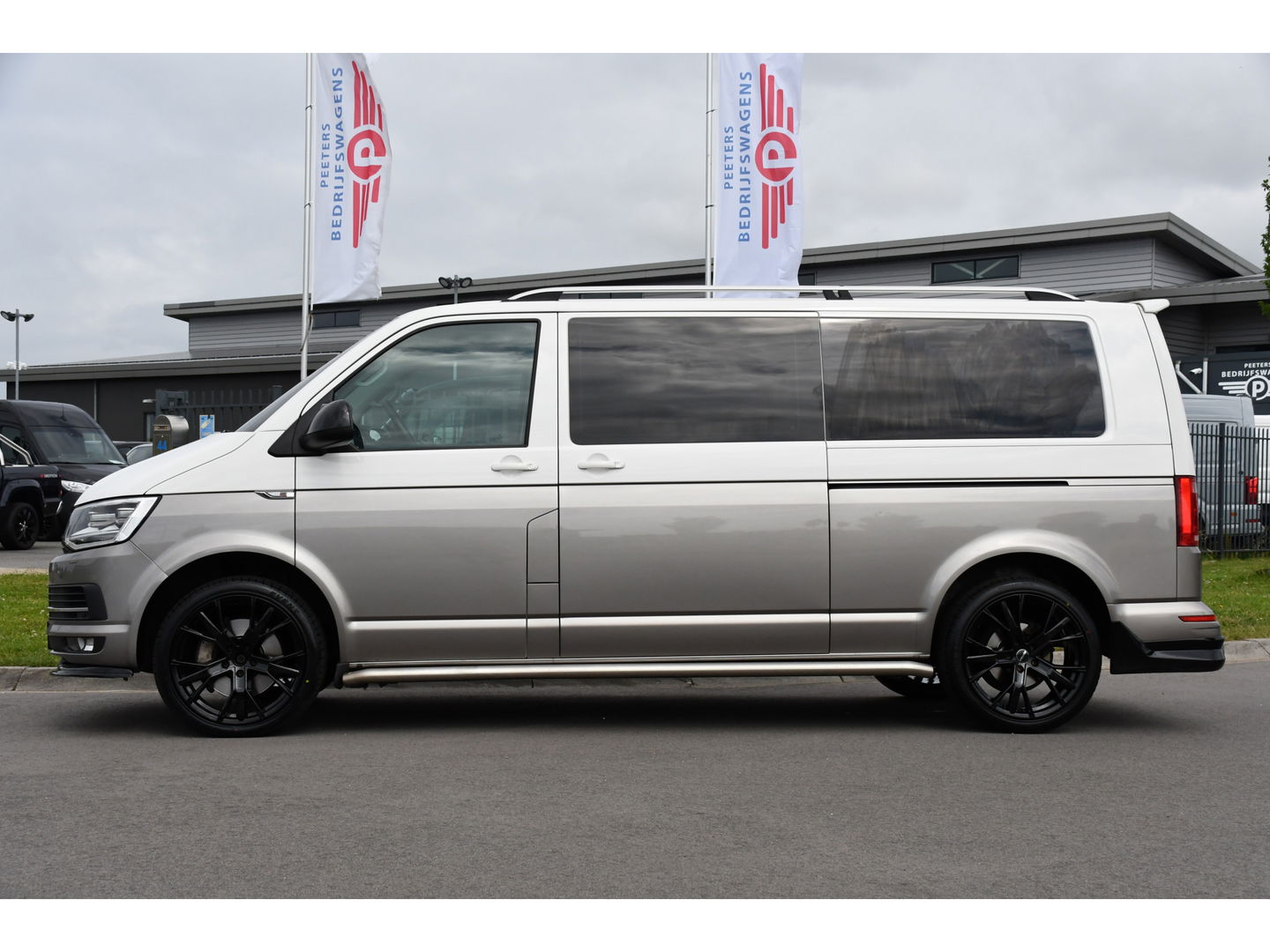 Volkswagen Transporter 2.0 TDI L2H1 DC Highline Adaptieve Cruise, Camera, 204PK, Automaat, LED, Electrische deur, Leder, Uniek!