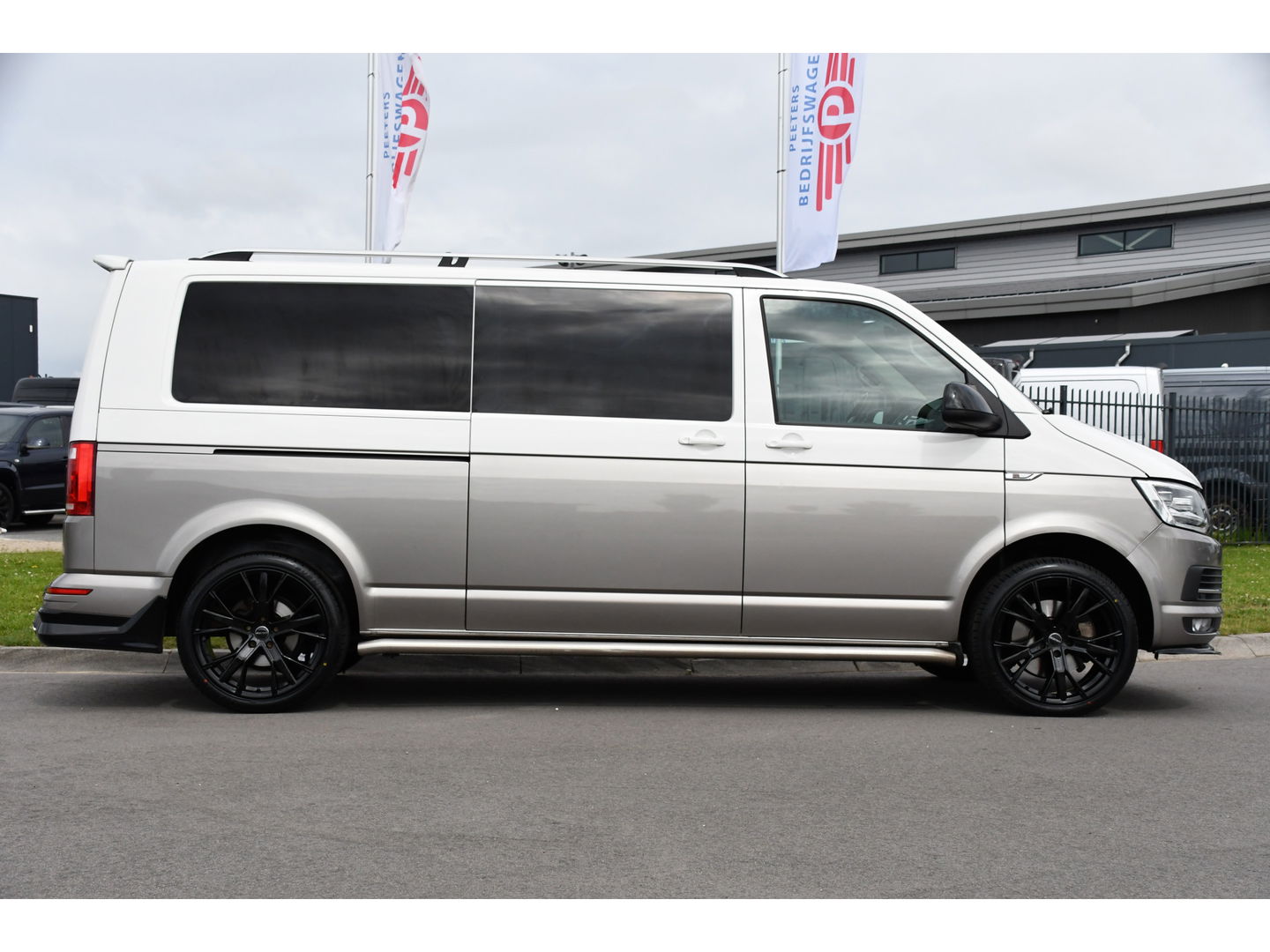 Volkswagen Transporter 2.0 TDI L2H1 DC Highline Adaptieve Cruise, Camera, 204PK, Automaat, LED, Electrische deur, Leder, Uniek!