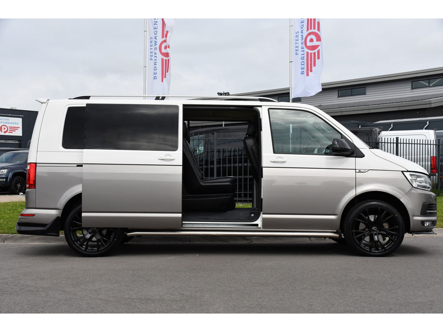 Volkswagen Transporter 2.0 TDI L2H1 DC Highline Adaptieve Cruise, Camera, 204PK, Automaat, LED, Electrische deur, Leder, Uniek!