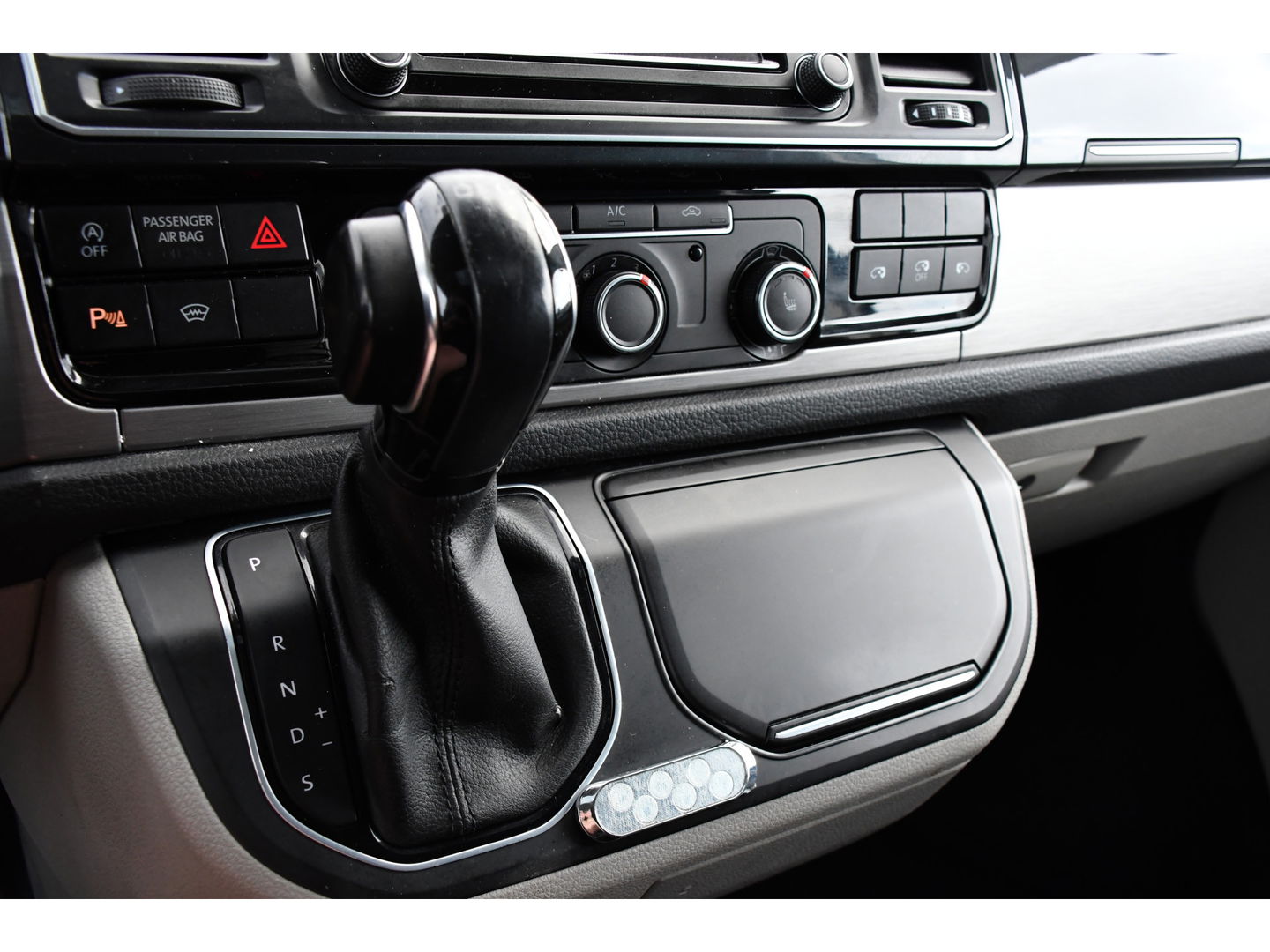 Volkswagen Transporter 2.0 TDI L2H1 DC Highline Adaptieve Cruise, Camera, 204PK, Automaat, LED, Electrische deur, Leder, Uniek!