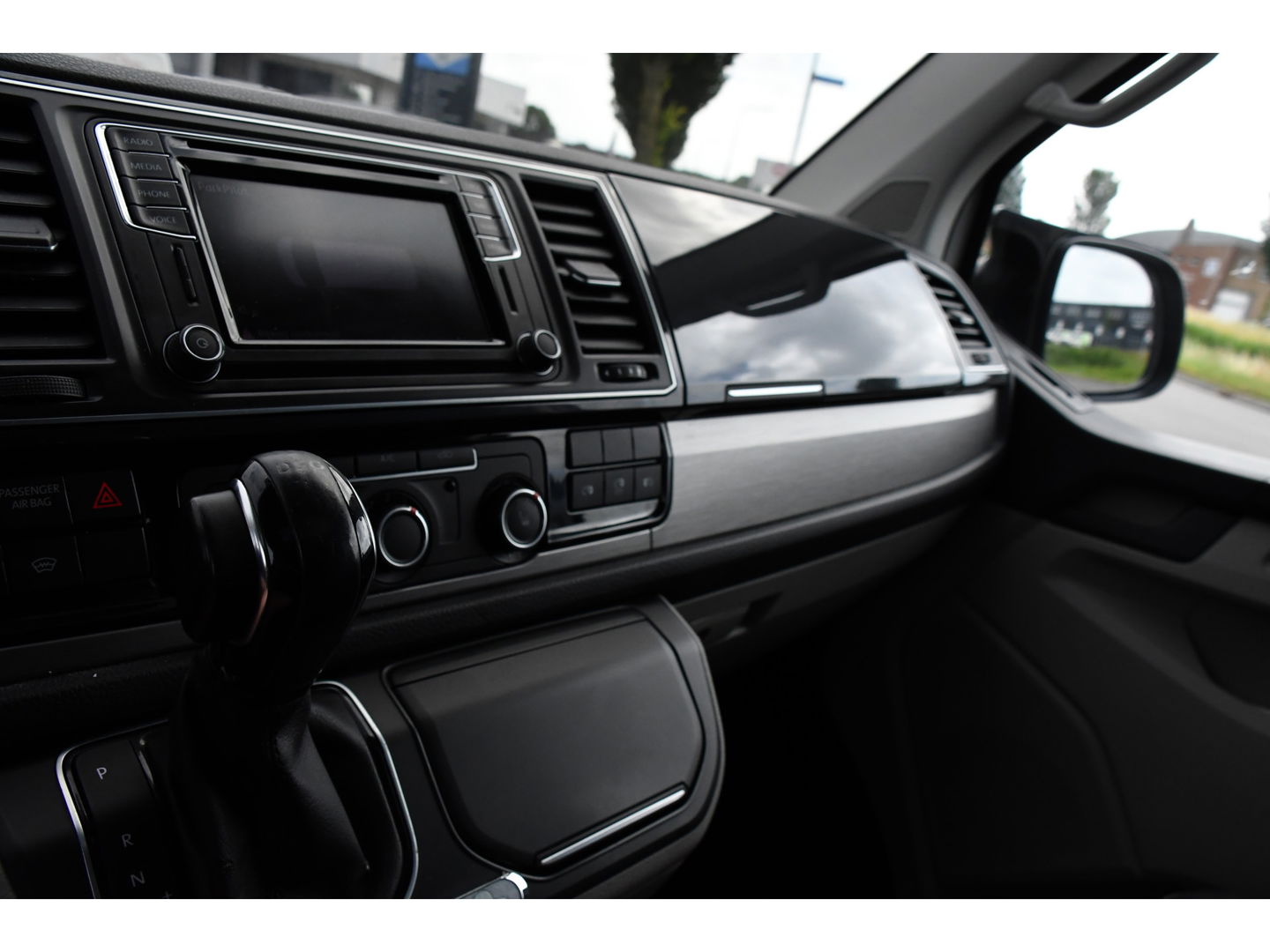 Volkswagen Transporter 2.0 TDI L2H1 DC Highline Adaptieve Cruise, Camera, 204PK, Automaat, LED, Electrische deur, Leder, Uniek!