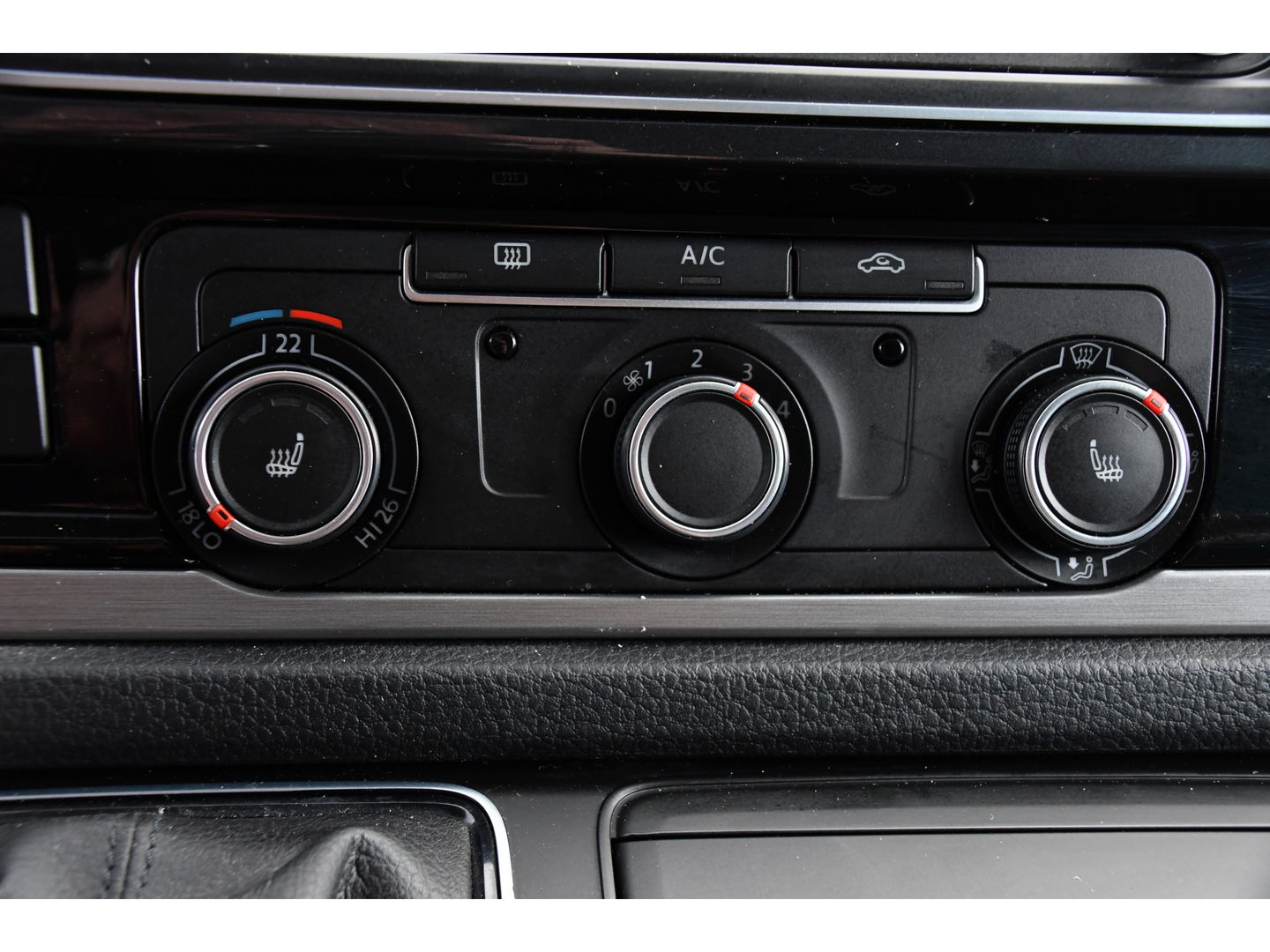 Volkswagen Transporter 2.0 TDI L2H1 DC Highline Adaptieve Cruise, Camera, 204PK, Automaat, LED, Electrische deur, Leder, Uniek!
