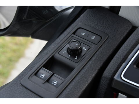 Volkswagen Transporter 2.0 TDI L2H1 DC Highline Adaptieve Cruise, Camera, 204PK, Automaat, LED, Electrische deur, Leder, Uniek!