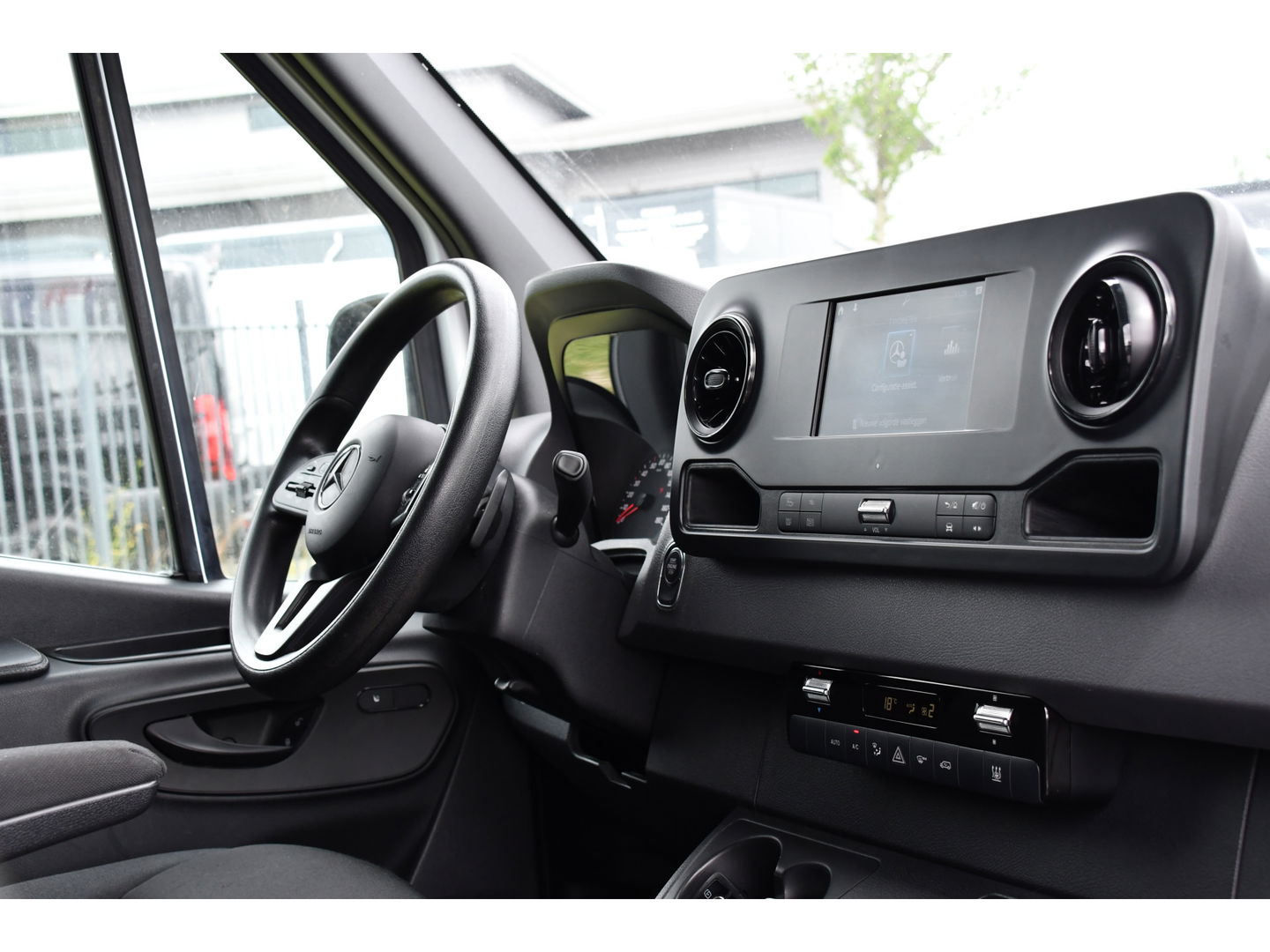Mercedes-Benz Sprinter 316 2.2 CDI L2H1 PB Edition Camera, Cruise, Carplay, Standkachel, Automaat, Stoelverwarming, Multimedia, 164PK, Uniek!