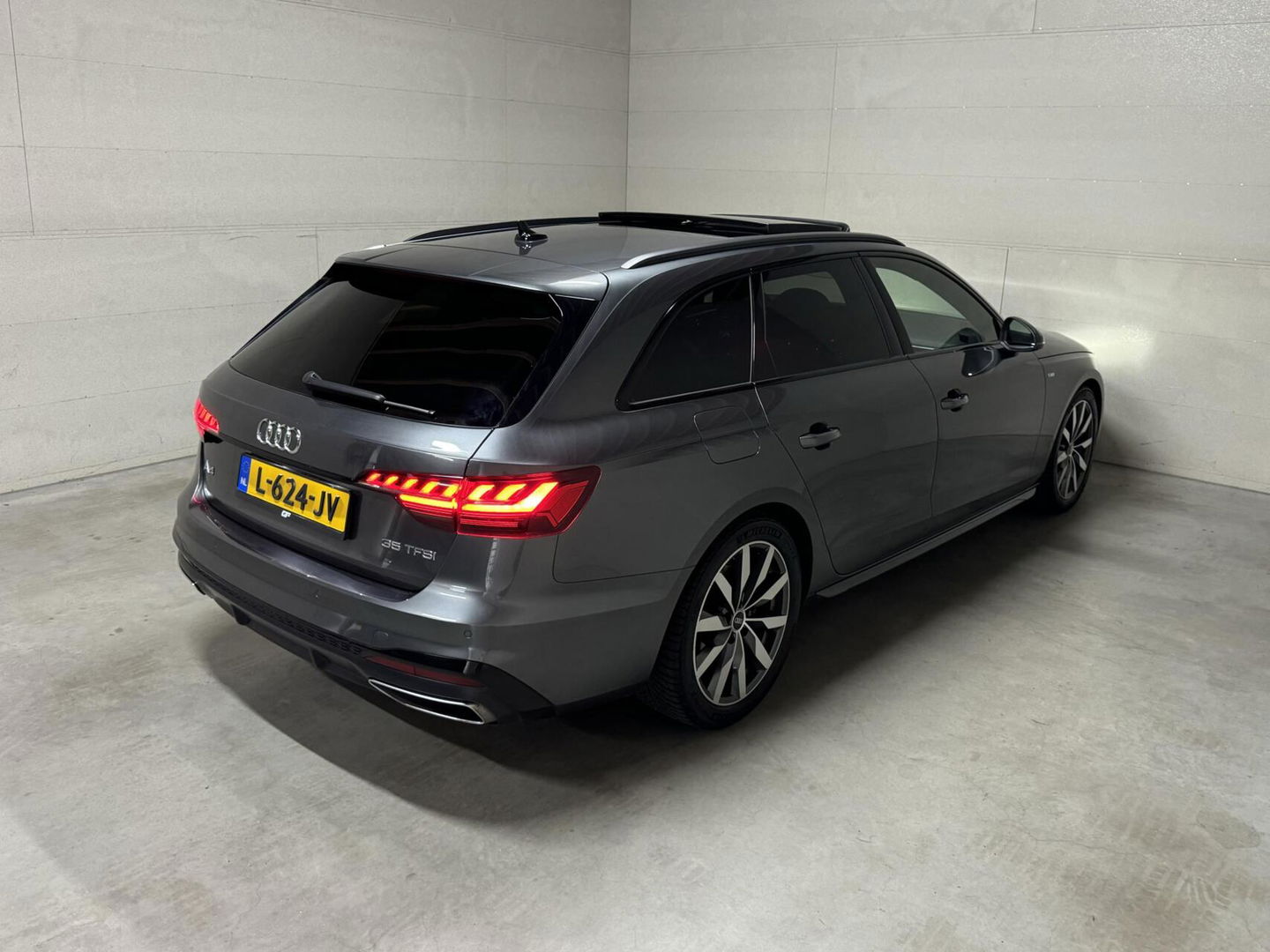 Audi A4 Avant 35 TFSI S-Line Black Edition Pano Virtual Sfeer NAP