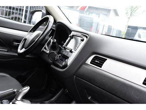 Mitsubishi Outlander 2.0 PHEV Executive Edition X-Line Cruise, Automaat, Airco, Trekhaak, 122PK, Multimedia, Uniek!