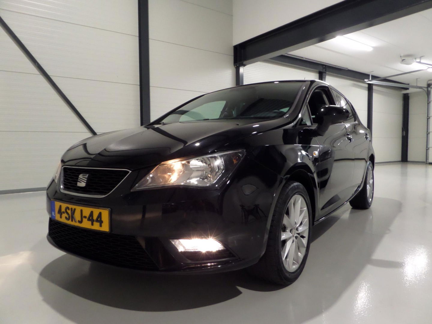 SEAT Ibiza 1.2 TSI Chill Out plus "Origineel NL!" Navigatie Bluetooth Cruise-control, van 2e eigenaar in nieuwstaat !
