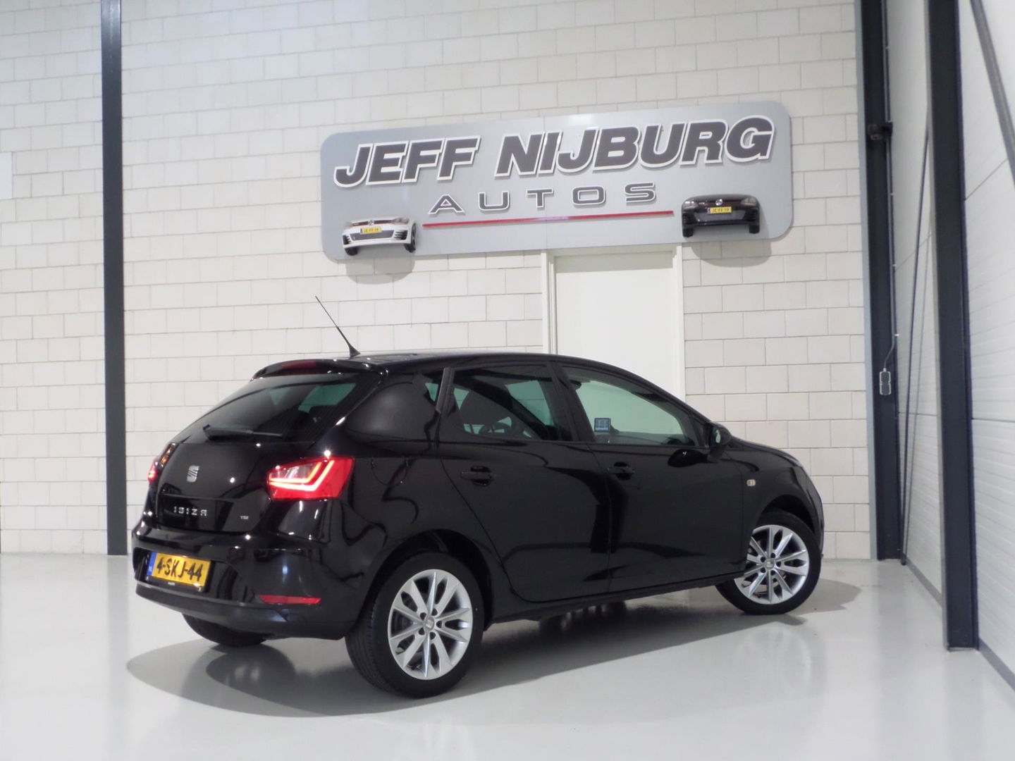 SEAT Ibiza 1.2 TSI Chill Out plus "Origineel NL!" Navigatie Bluetooth Cruise-control, van 2e eigenaar in nieuwstaat !