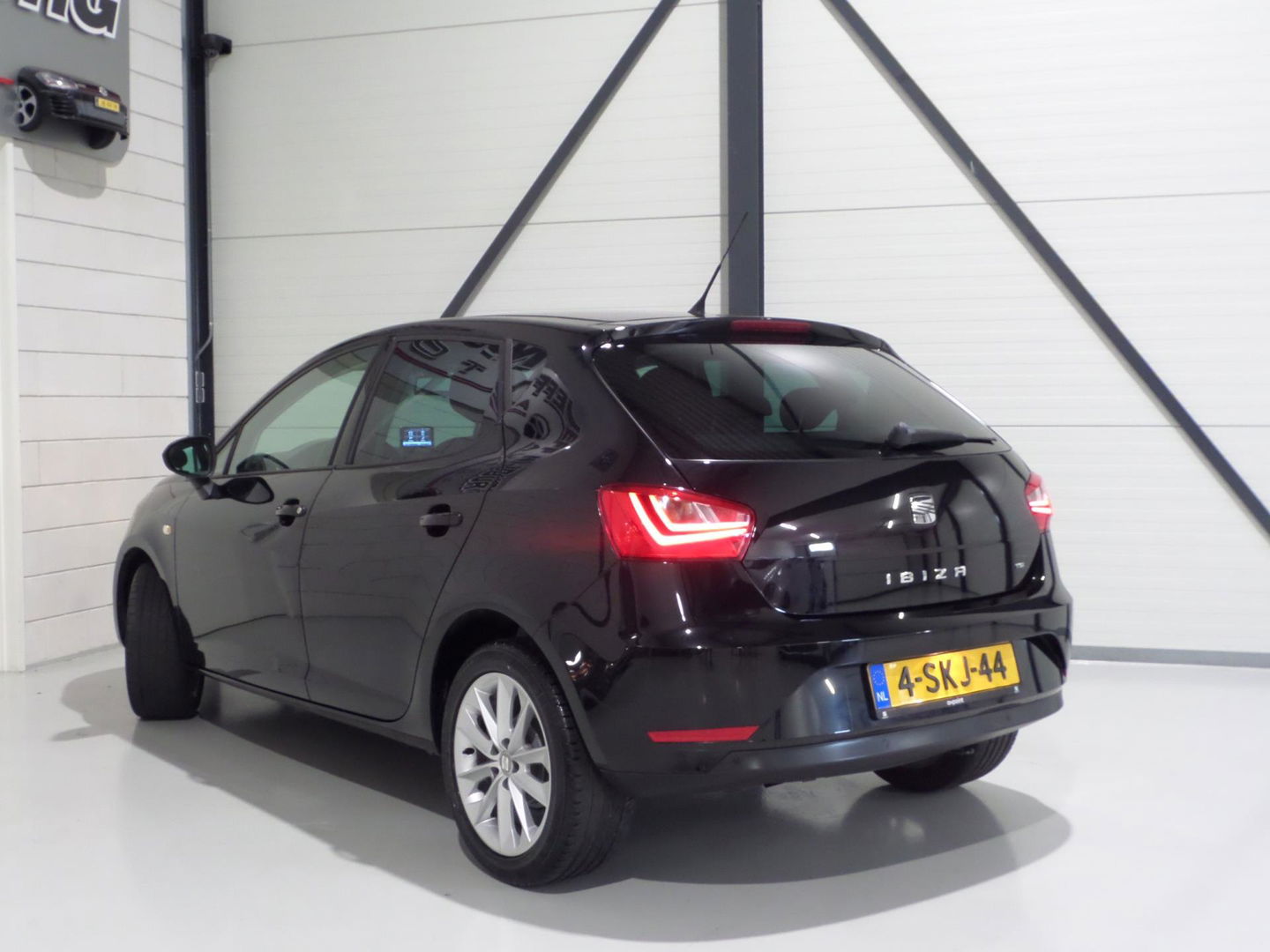 SEAT Ibiza 1.2 TSI Chill Out plus "Origineel NL!" Navigatie Bluetooth Cruise-control, van 2e eigenaar in nieuwstaat !