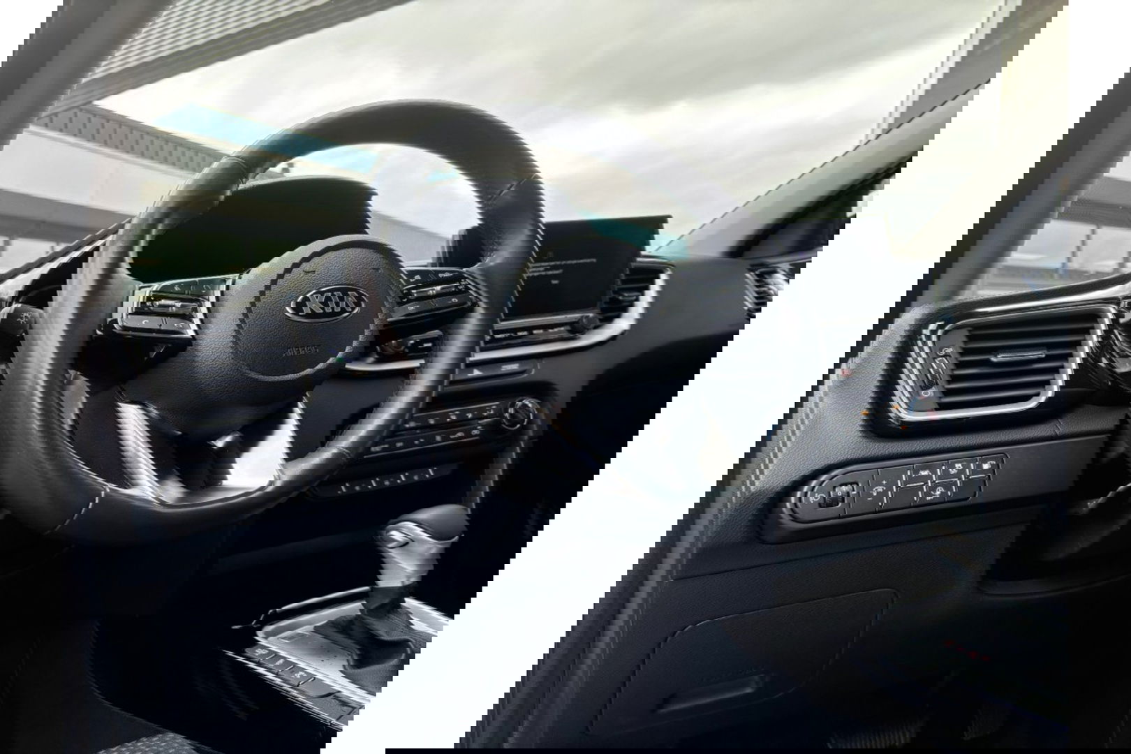 Kia Xceed 1.6 GDI PHEV EXCLUSIVE AUTOMAAT AIRCO NAVI PDC-CAMERA.
