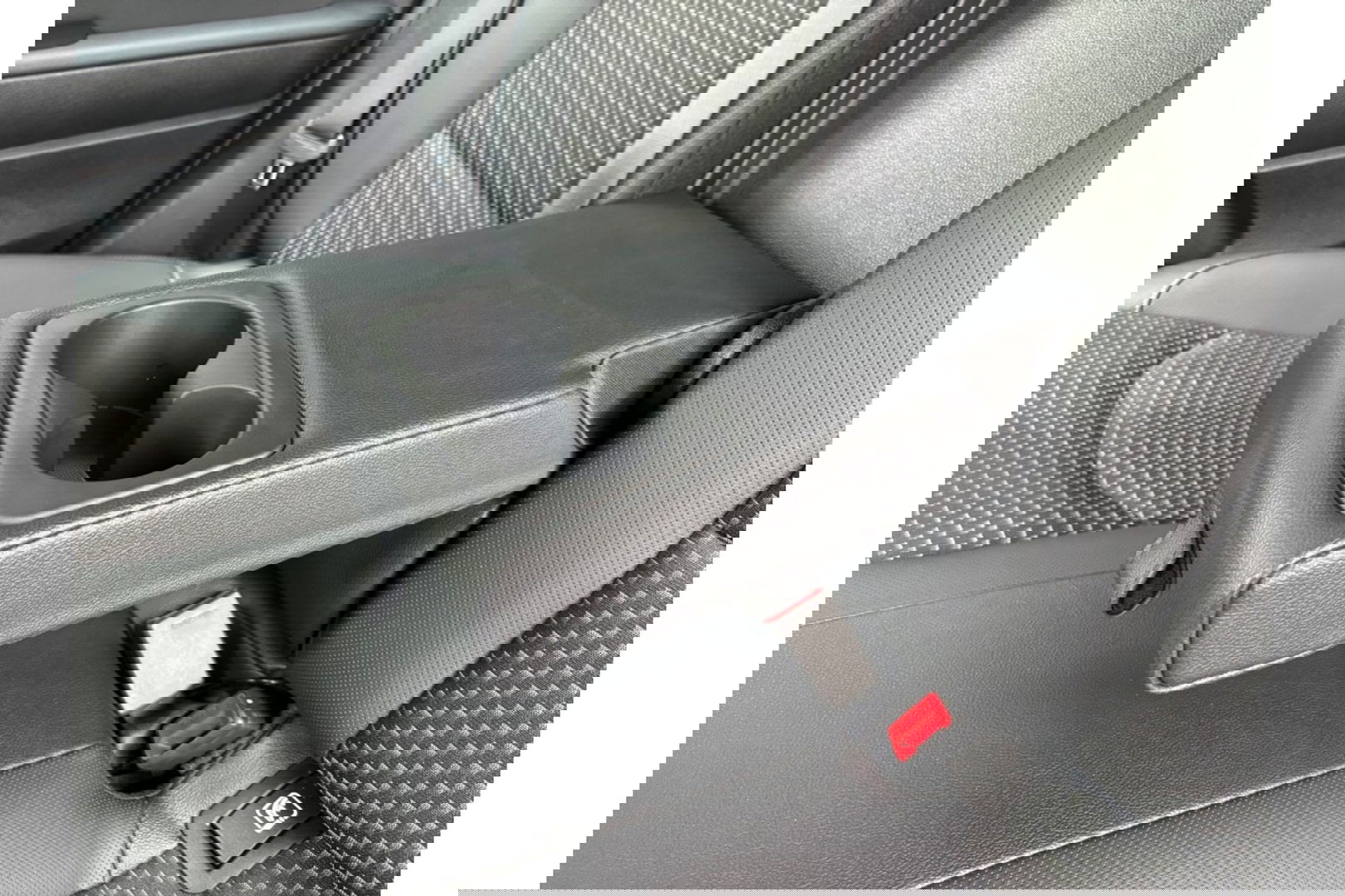 Kia Xceed 1.6 GDI PHEV EXCLUSIVE AUTOMAAT AIRCO NAVI PDC-CAMERA.